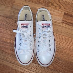 Size 8 White Low top converse